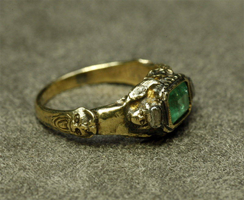 K14とptとSVのエメラルド&ダイヤ&パールのアンティークリングです K14